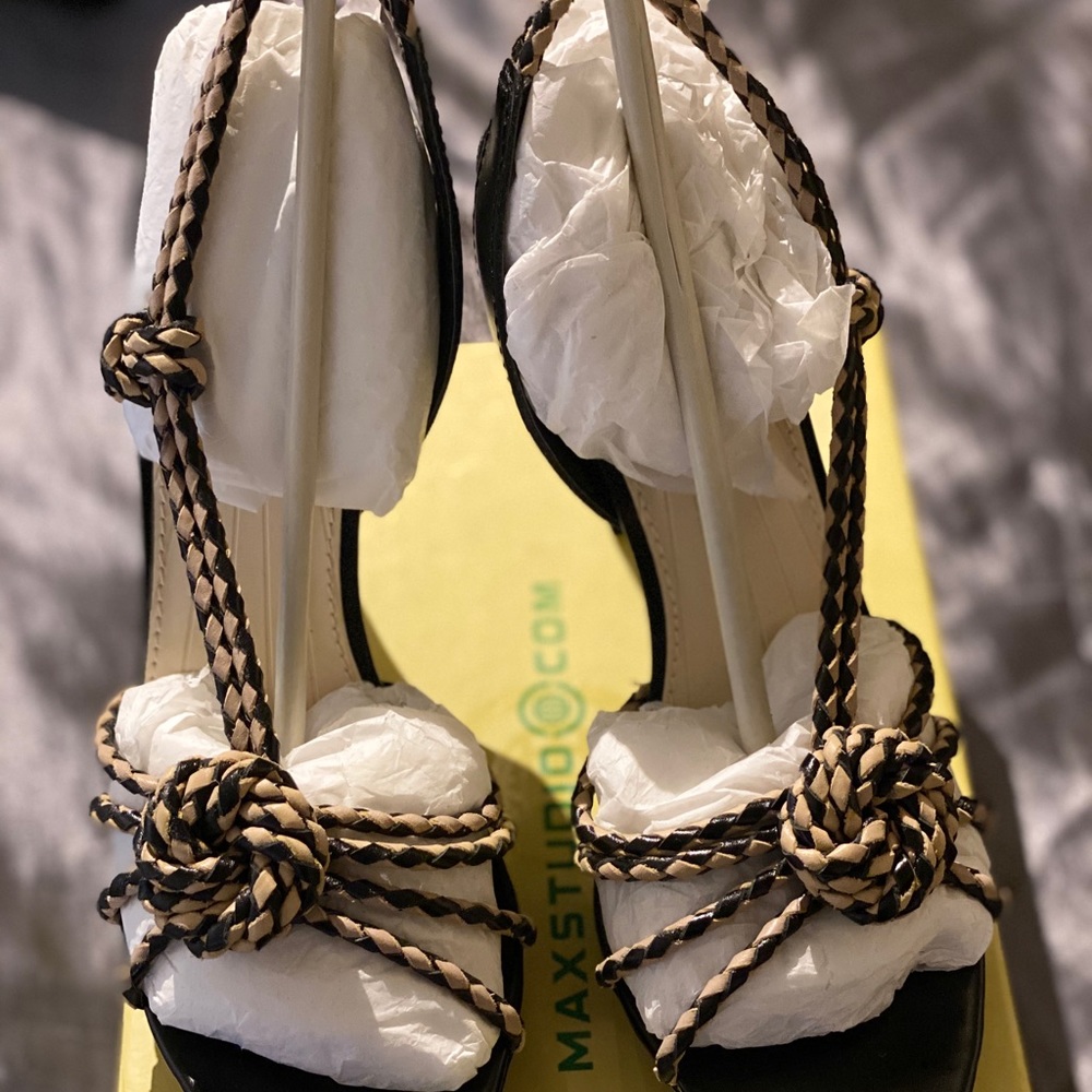 MaxStudio Xante Leather Knoted High Heel